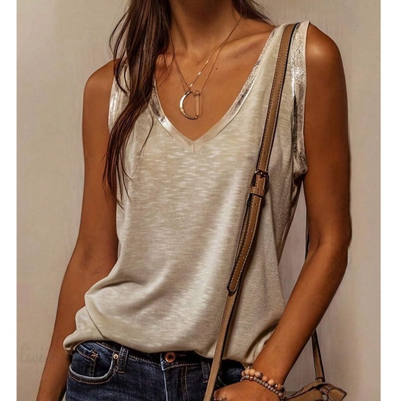 Solid V neck Minimalist Tank Top - Picture 9 of 11